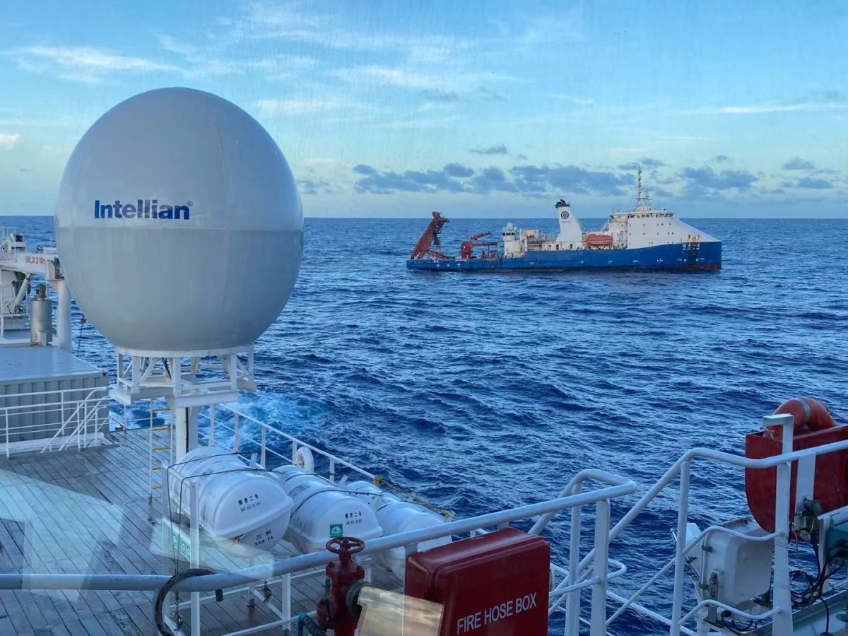 HD video data from the Mariana Trench to Chinese broadcast media